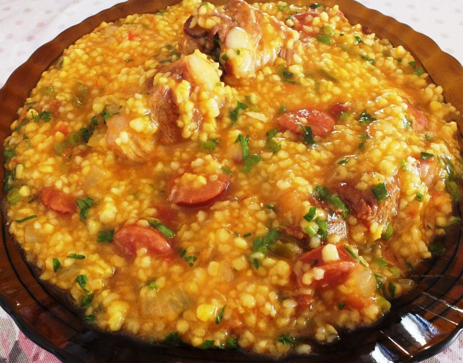 Canjiquinha mineira com linguiça e costelinha