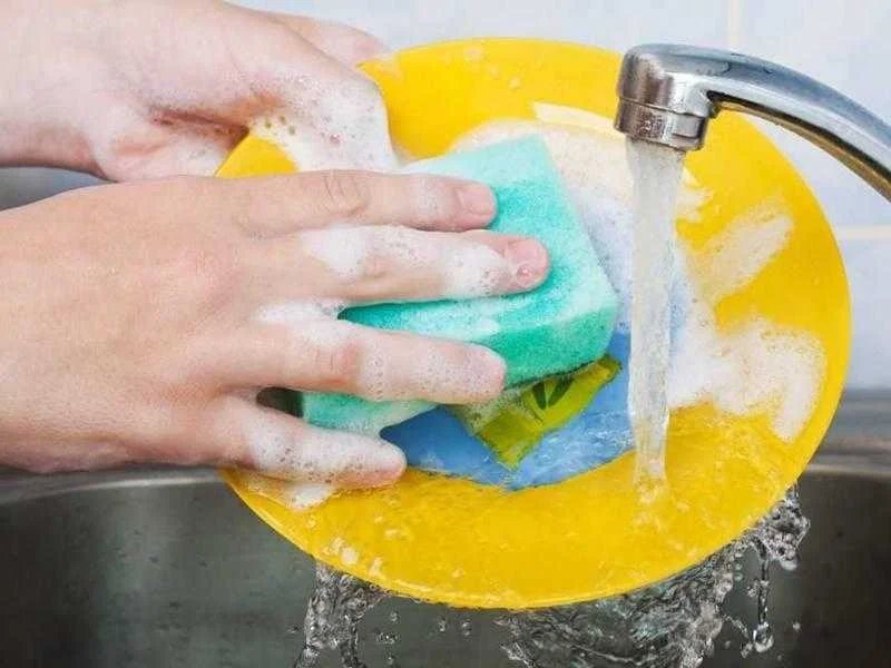 Lavar os pratos de casa ajuda a viver por mais tempo
