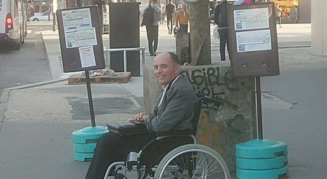 Passageiros de onibus se recusam a ceder espaco para cadeirante