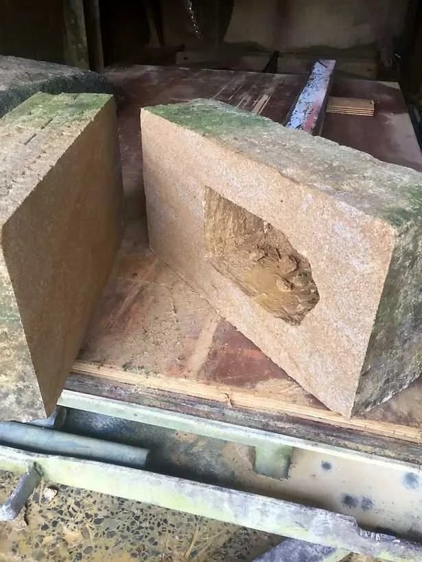 Pedreiro faz descoberta incrível após localizar câmara secreta dentro de uma pedra