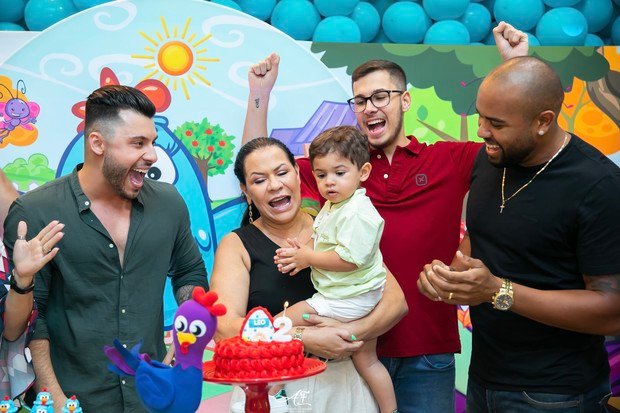 Murilo Huff com a família de Marília Mendonça - Foto: Reprodução 